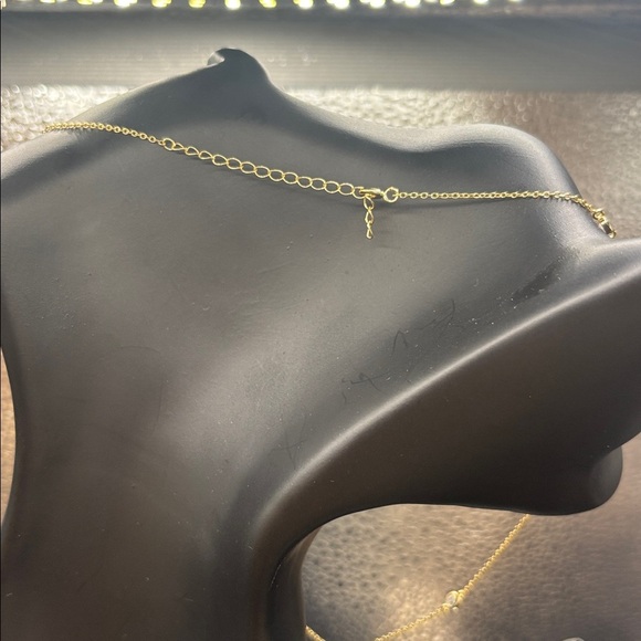 Elegant Gold Necklace with Crystal Accents - Picture 3 of 3